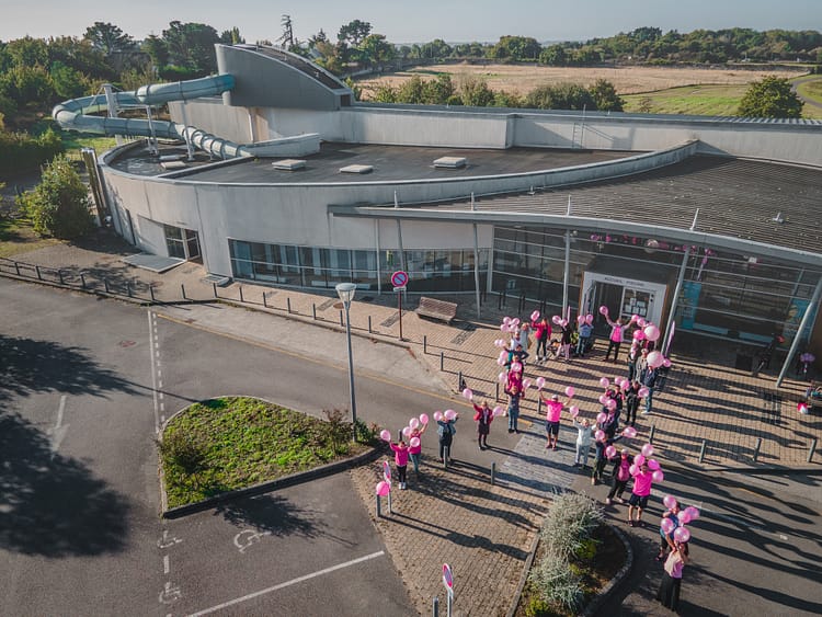 Octobre Rose piscine de Guérande photo en drone